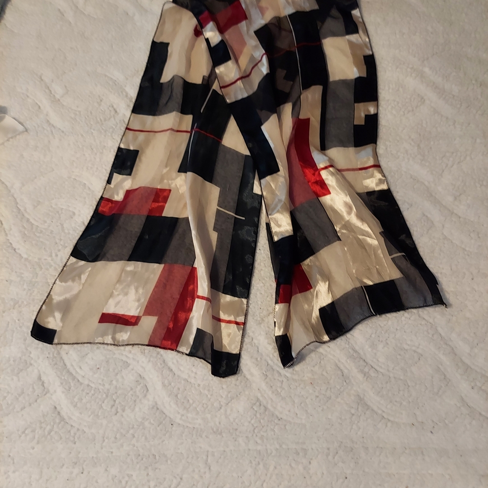 Geometric Patterned Scarf